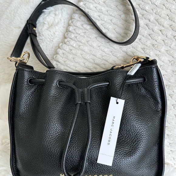 Marc Jacobs Leather Drawstring Bucket Bag Crossbody Adjustable Black Purse NWT - Picture 2 of 13